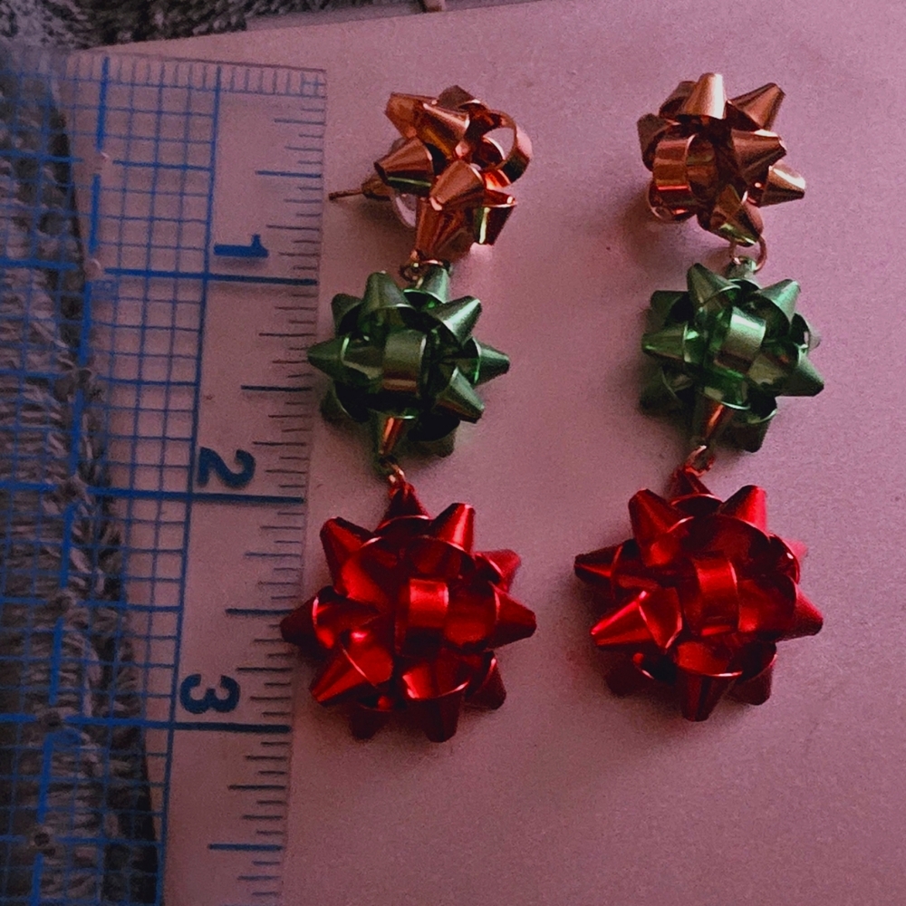 Gift bow dangle earrings